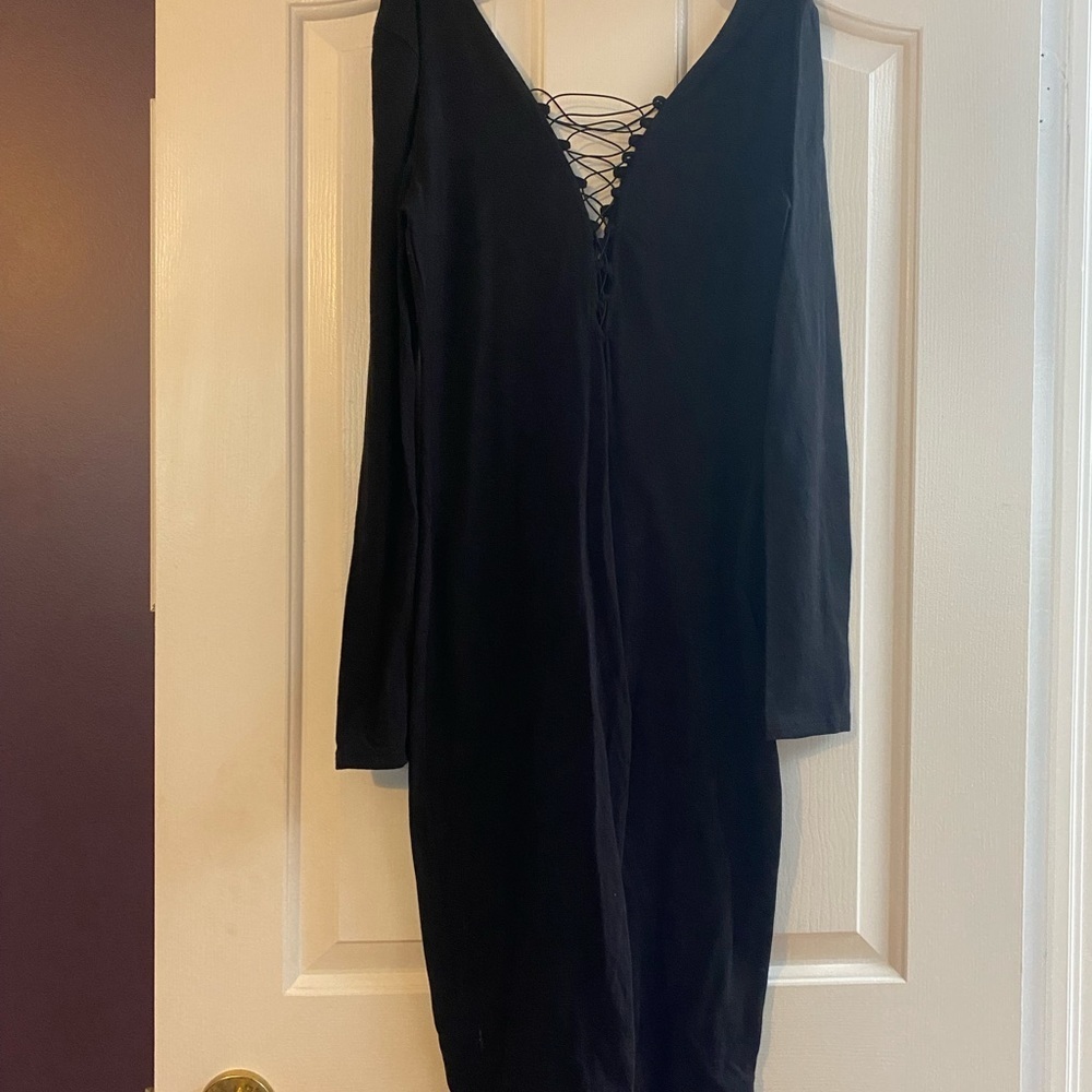Long sleeve dress with open cutout in front